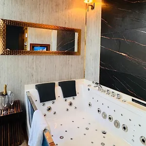 https://mala-anglia-deluxe-rooms-spa.sopothotels.com